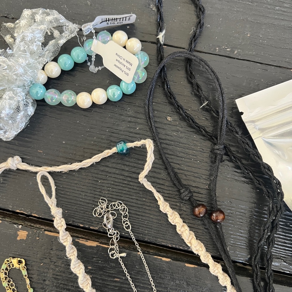 *Stones, Metal, & Beads 14 Pc. Miscellaneous Charm, Bracelet & Necklace Lot - Picture 12 of 16